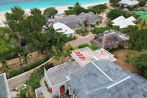 House | 3 bedrooms - Adrift- 3BR Beachfront Villa w Staff (Duncans)