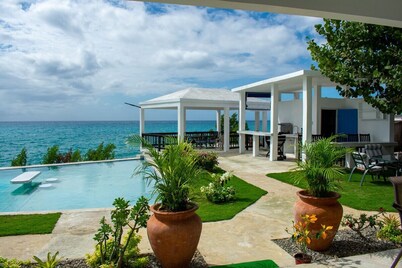 Windward - 5BR Ocean Front Villa w Staff