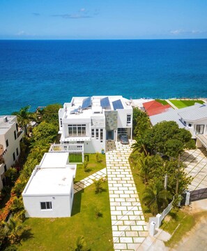 House | 5 bedrooms - Windward - 5BR Ocean Front Villa w Staff (Whitehouse)