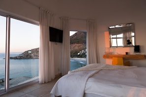 Iron/ironing board, WiFi, bed sheets - Villa on the Rocks (Cape Town)
