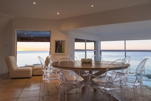 Dining - Villa on the Rocks (Cape Town)