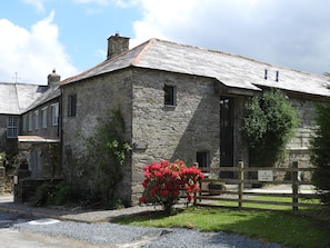 Exterior - The Dairy Trevadlock Manor by SmartWelcomes (Congdon's Shop)