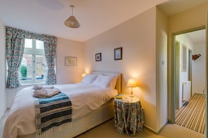 Room - The Dairy Trevadlock Manor by SmartWelcomes (Congdon's Shop)