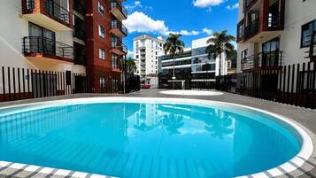 Apartemen Superior | Kolam renang | Kolam renang outdoor