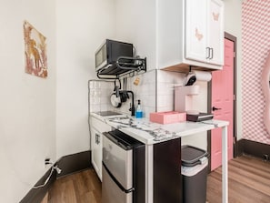 Microwave, stovetop, coffee/tea maker, cookware/dishes/utensils - The Baker-Miller Pink Studio (Columbus)