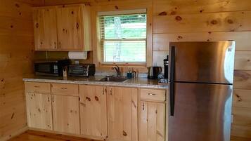 Coffee/tea maker, fridge, microwave, stovetop