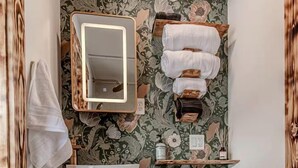 Towels, soap, shampoo, toilet paper - Serene Recycled Container in Big Sky Montana, Perfect for a Glamping Weekend in the Wilderness (Ovando)