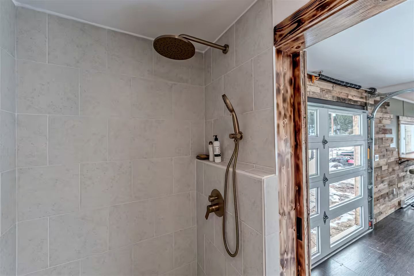 Handtücher, Seife, Shampoo, Toilettenpapier