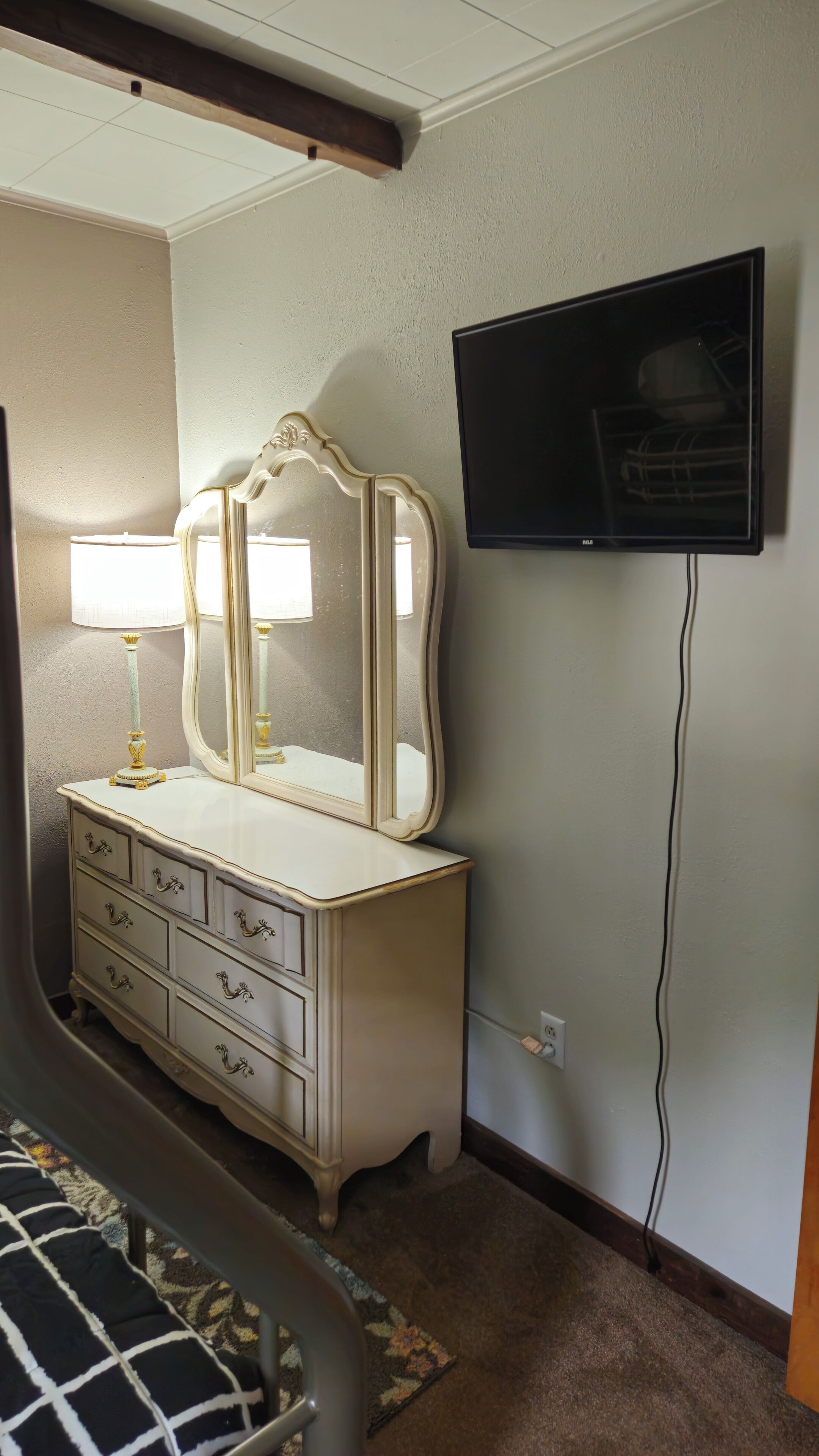 2 bedrooms, WiFi (surcharge), bed sheets