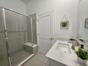 Bathroom - Cozy Suite in the Heart of Davenport, FL (Davenport)