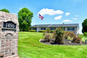 Exterior - Welcome to White Oak Lodge,  your perfect group getaway near Hershey, PA! (Lebanon)