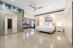 Iron/ironing board, WiFi, bed sheets - The Margate Prestige Retreat (Margate)