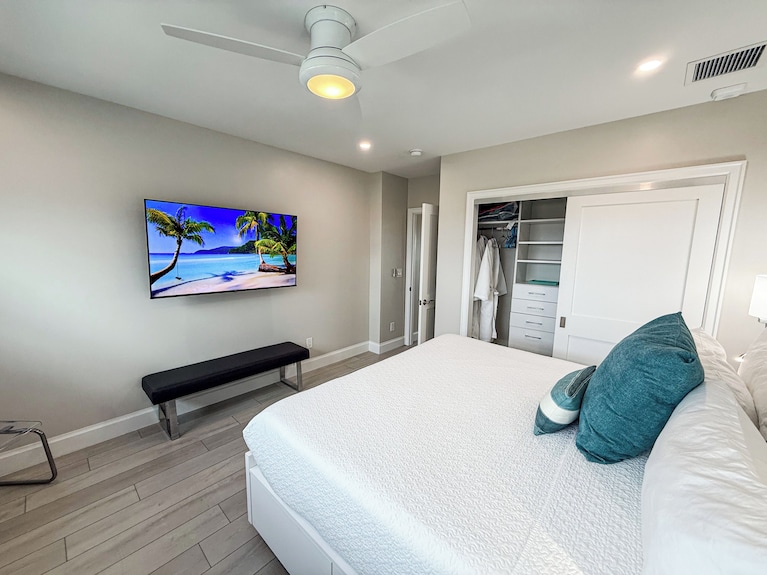 2 King Bed Condo Across Street From A Free Public Beach Path W/ Laundry In Unit - 馬可島