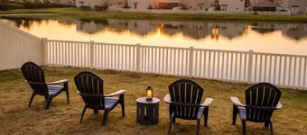 Modern Lakefront Home/Family Friendly Retreat