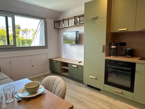 NEW: Studio apartment 100 m from the beach in the city center, sleeps 2