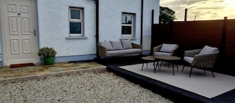 Peaceful 2-bedroom house in DL perfect for relaxing getaways