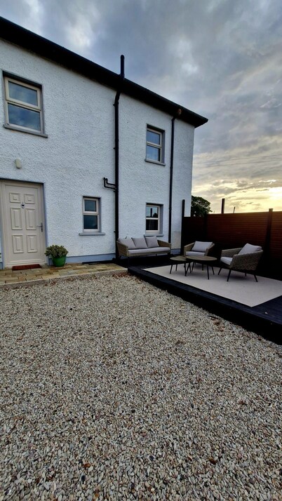 Peaceful 2-bedroom house in DL perfect for relaxing getaways