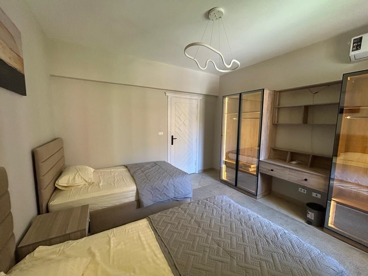 2 dormitorios, tabla de planchar con plancha, wifi y ropa de cama