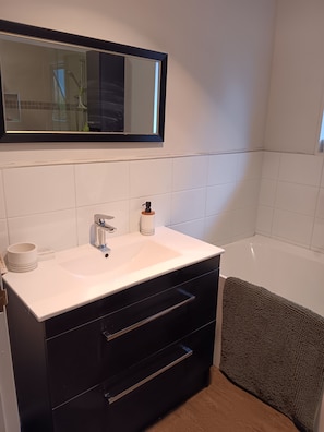 Bathroom - Cust Country Cutie (Cust)