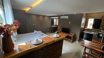 Eenvoudige kamer, 1 twee- of 2 eenpersoonsbedden | Een strijkplank/strijkijzer, gratis wifi, beddengoed