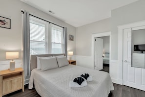 Free WiFi, bed sheets - Cozy 2BR Near Buckroe Beach • Porch Swing Retreat (Hampton)