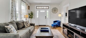 Cozy 2BR Near Buckroe Beach • Porch Swing Retreat