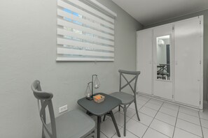 Interior - Convenient 1-bedroom apartment with AC in charming Noord (Noord)