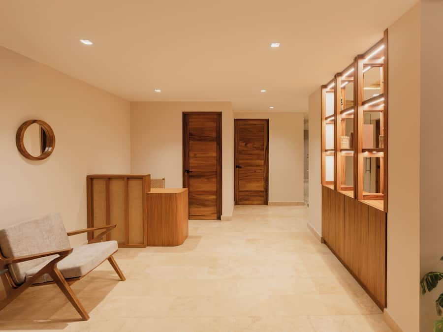 Coin salon dans le hall