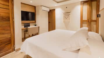 Superior Studio, City View | Iron/ironing board, free WiFi