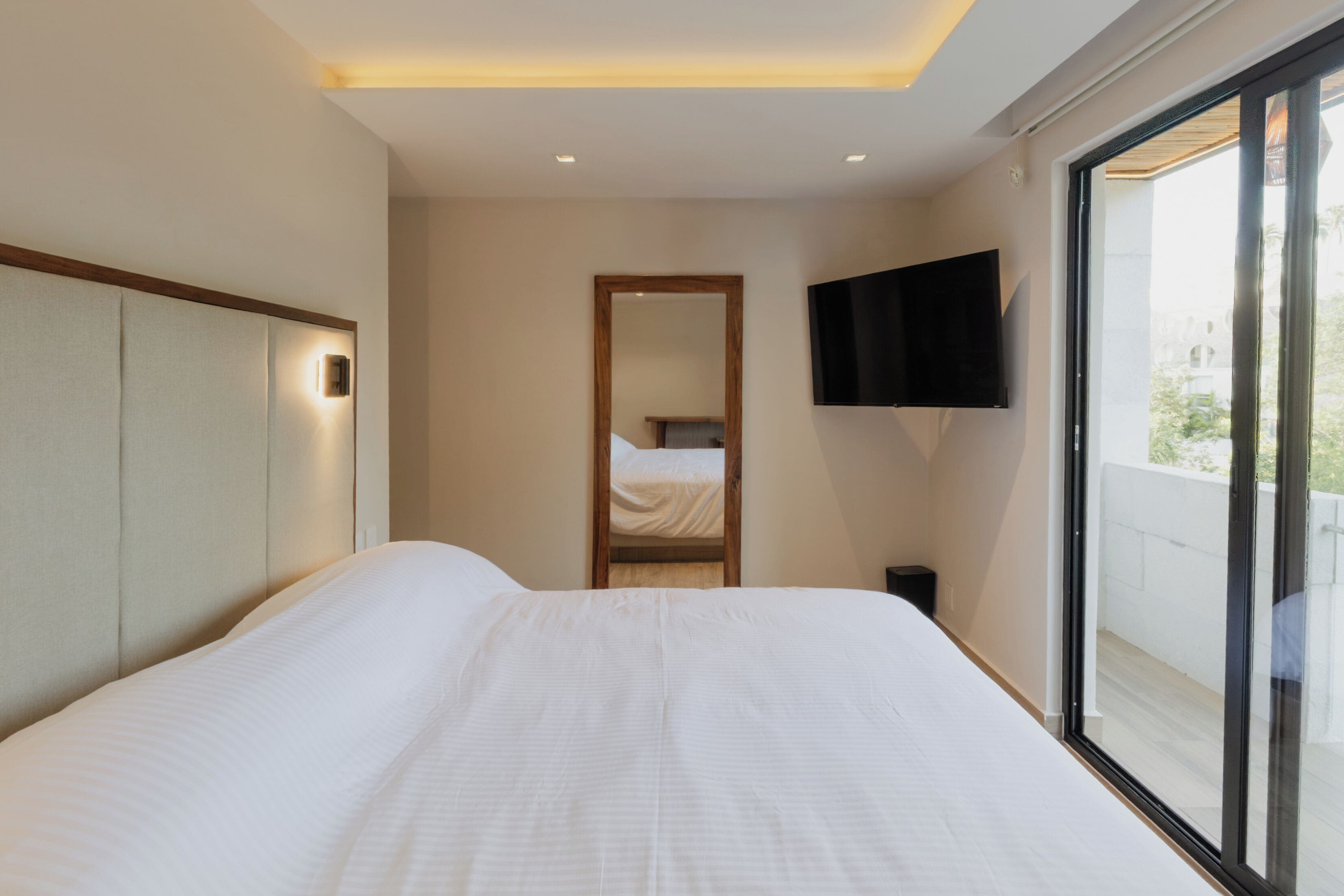 ESTUDIO WITH BALCONY | Tabla de planchar con plancha y wifi gratis
