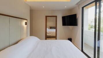 ESTUDIO WITH BALCONY | Tabla de planchar con plancha y wifi gratis