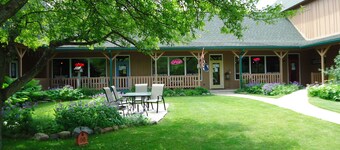 West Bayshore Village Two bedroom 1 bath apartment in the heart of wine country