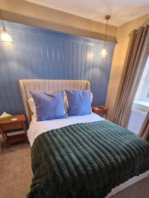 Room - Flat roof 2 bedroom house (DL)