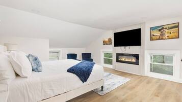 Desk, iron/ironing board, WiFi, bed sheets