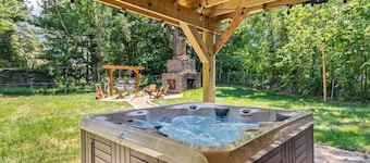 Fireside Modern - Sleeps 8+ Hot Tub+ Caverns 3 Min