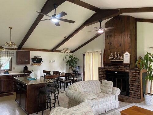Lakefront! Gorgeous 3-bedroom house with AC in charming Montello- Buffalo Lake.