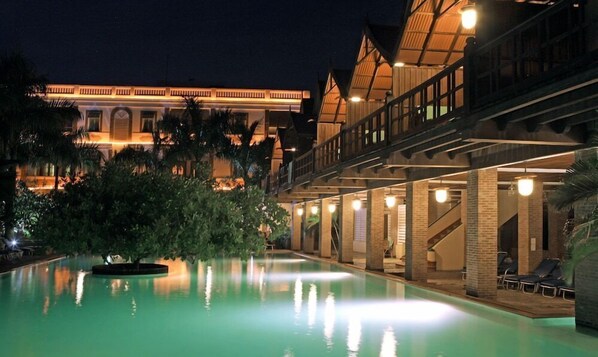 Pool - (Vanur)