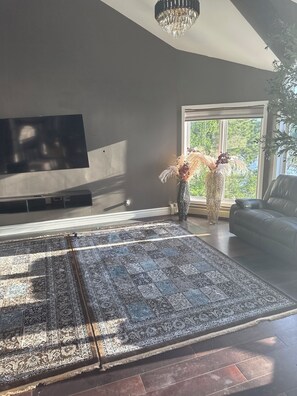 Interior - Gorgeous waterfront house (Greater Sudbury)