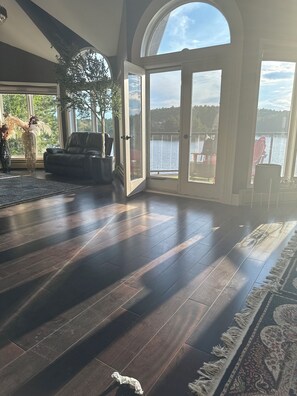 Interior - Gorgeous waterfront house (Greater Sudbury)