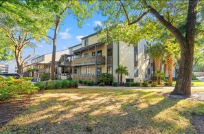 Exterior - Spacious 2BR Condo!  Walk To The Pier & Beach! (Myrtle Beach)