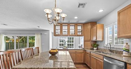 Gorgeous Pet‑Friendly 3BR Home • Vero Beach • Patio & Grill 🐕🌴