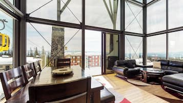 House, Patio, Mountain View | Living area | Smart TV