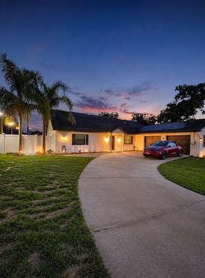 Exterior - Private Pool Oasis (Brandon)