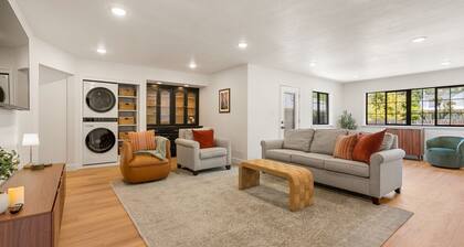Red Brick Retreat By Jones: Steps from SUU