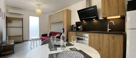 Fridge, oven, stovetop, dishwasher