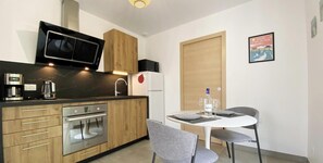Kühlschrank, Ofen, Herdplatte, Geschirrspüler