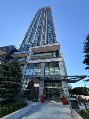 Entire Beautiful Apartment in Downtown Mississauga