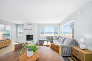 TV, fireplace - Oceanfront Escape With Direct Beach Access (Newport Beach)