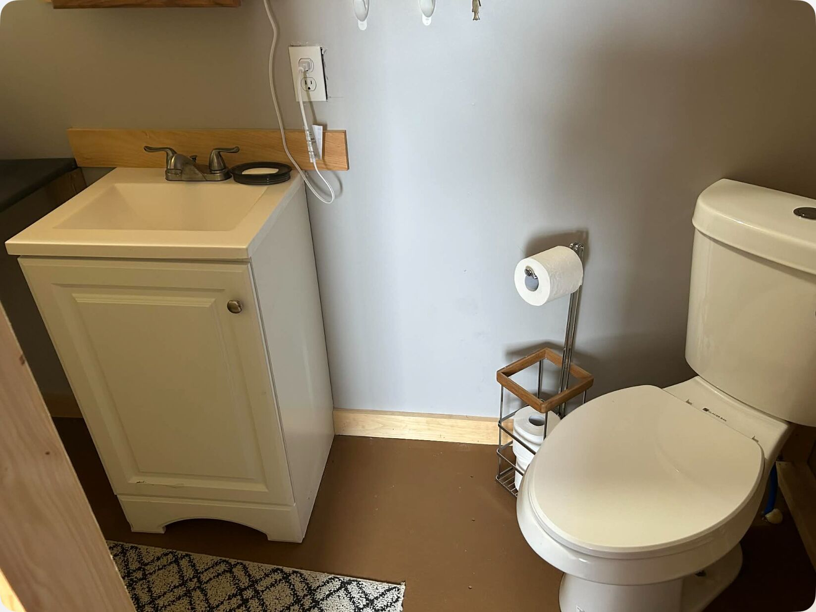 Shower, towels, soap, toilet paper