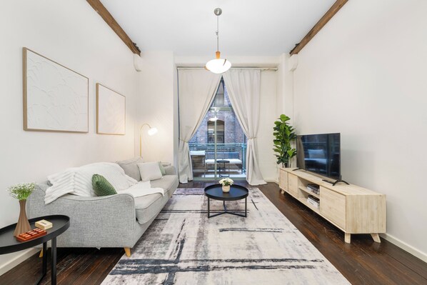 Living area - Walk to Darling Harbour & ICC | Pool, Gym & Sauna (Pyrmont)